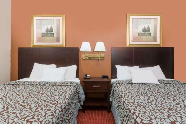 Days Inn And Suites Des Moines Airport